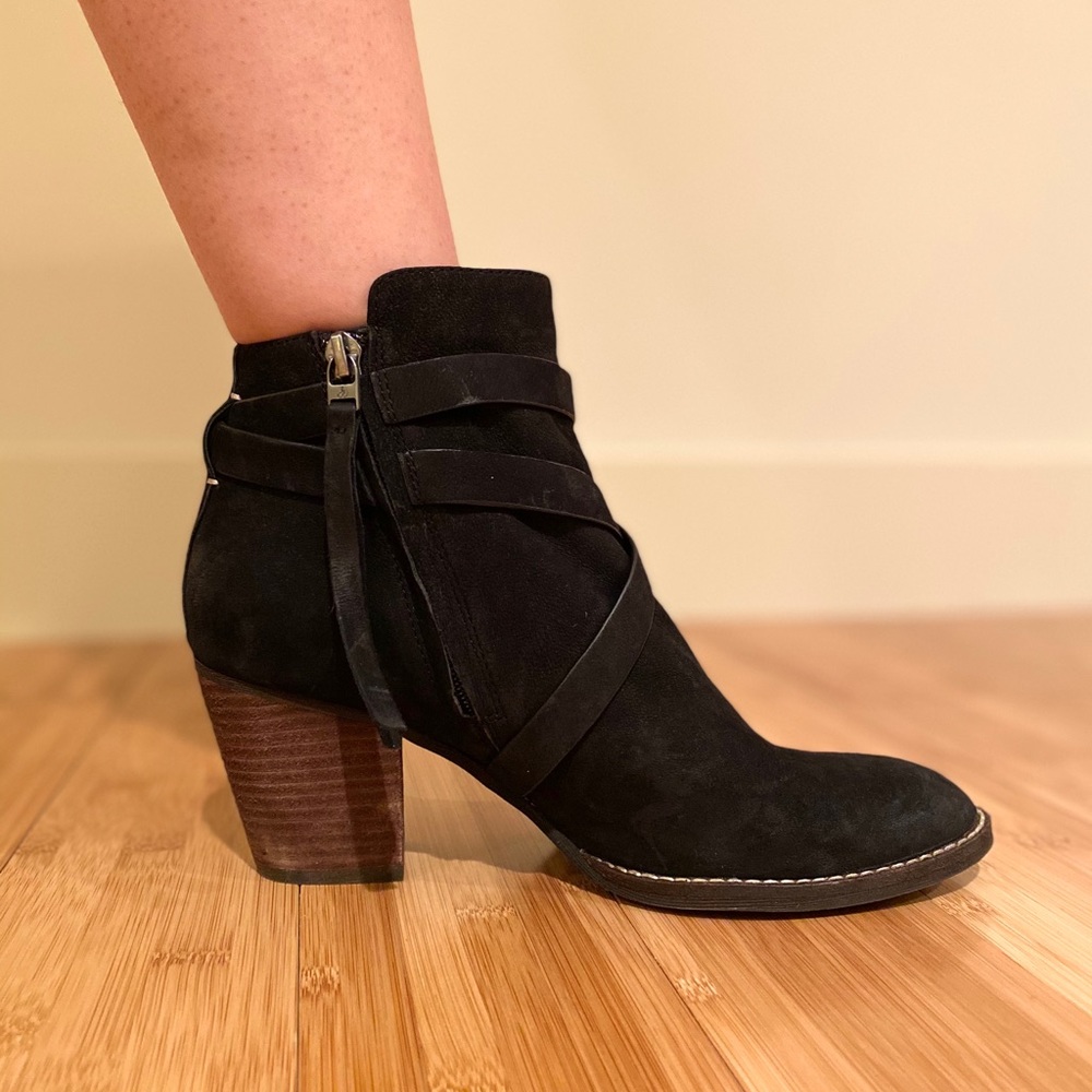 Sam Edelman black booties 🖤